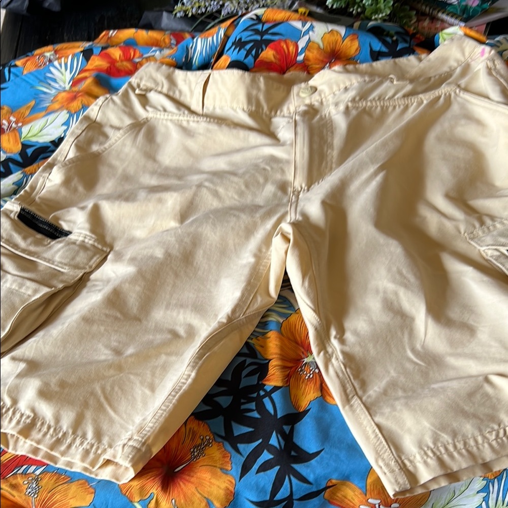 Gruden’s men quick dry cargo shorts size 36